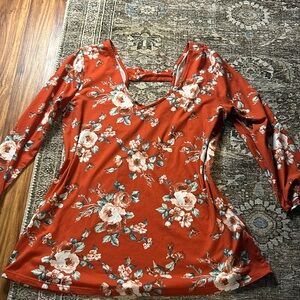 Red/orange floral print top with cute cut out in the back and a V-neck line